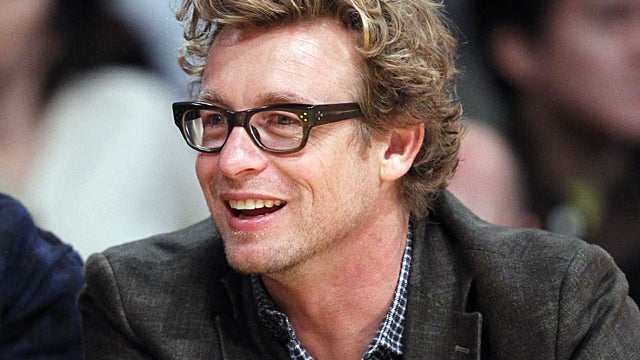 Actor Simon Baker sits courtside to attend the New York Knicks playing against the Los Angeles Lakers during the first half of an NBA basketball game, Sunday, Jan. 9, 2011, in Los Angeles. (AP Photo/Alex Gallardo) 