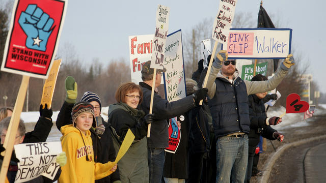 protesters_AP100311175366.jpg 