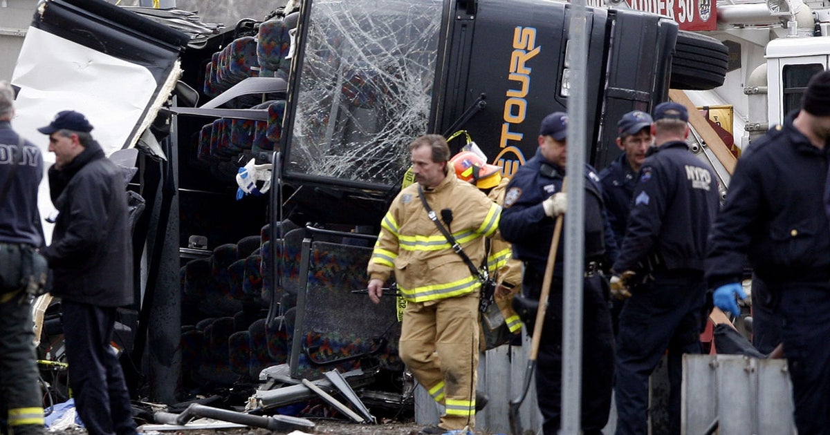 Driver in deadly NYC tour bus crash denies guilt - CBS News