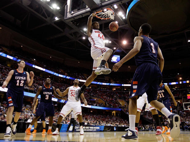 William Buford of the Ohio State Buckeyes dunks 