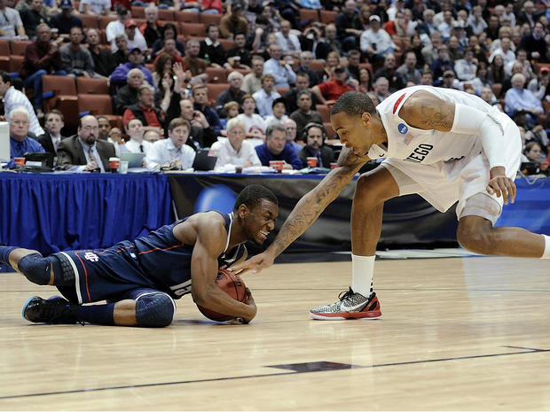 Kemba Walker grabs a loose ball under Malcolm Thomas, San Diego State 