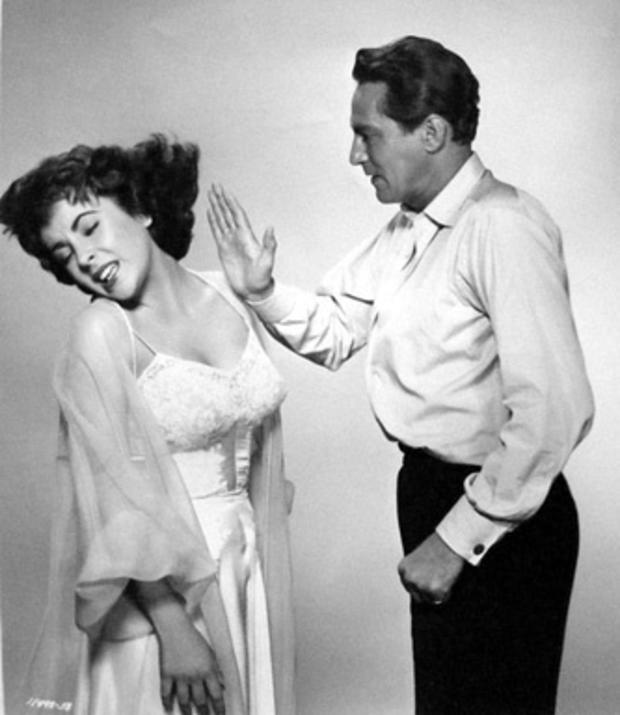 Elizabeth Taylor and Peter Finch 