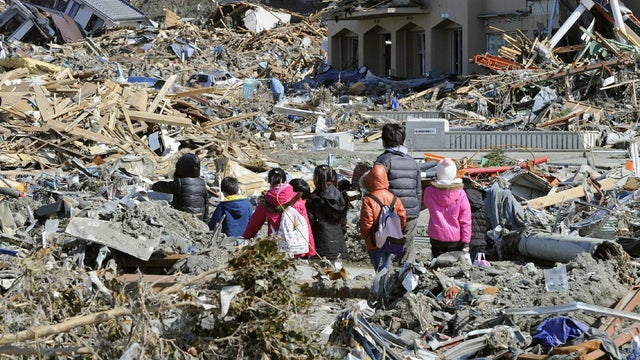 Japanese schoolchildren go to open-air class in Minamisanriku 
