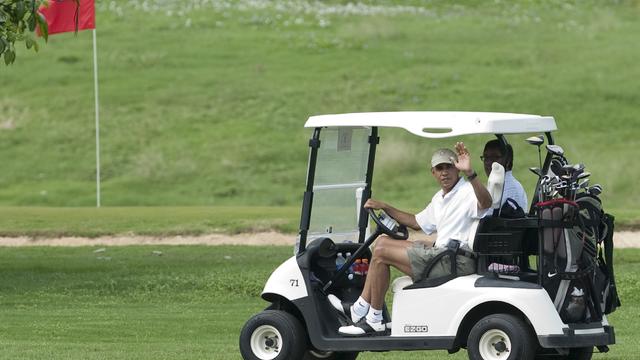 obama_golf_107803179.JPG 