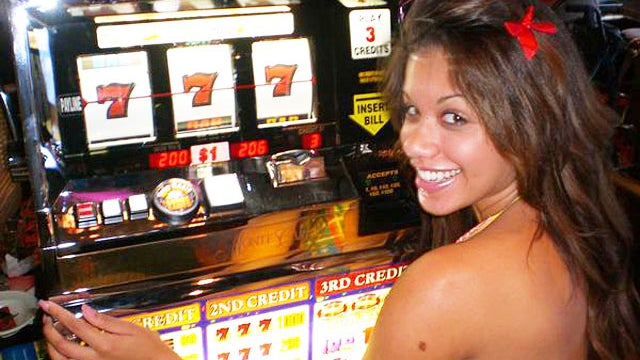 Meghan Brown (PICTURES): Beauty queen stops burglar with pink gun 