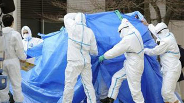 workers-decontamination-japan-ap.jpg 