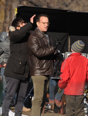 Tom Hanks films a scene on the set of "Extremely Loud and Incredibly Close" in NYC 