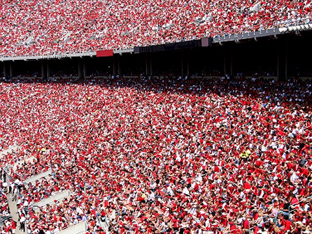 stadium_crowd_iStock_000002180037XSmall.jpg 
