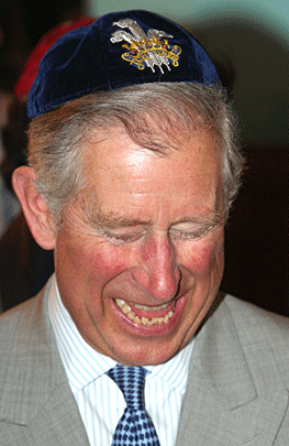 008-chuck-in-yarmulke.gif 