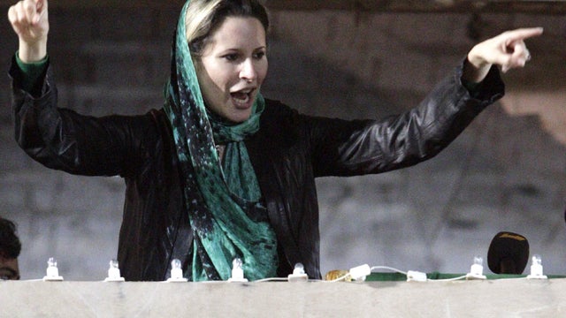 Aisha Qaddafi addresses supporters in Tripoli 