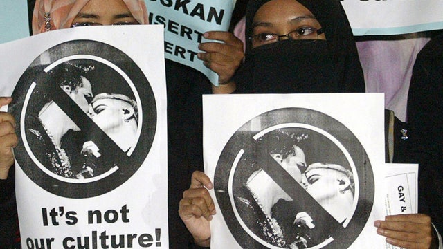 Anti-gay Muslim Malaysian students at a demonstration 