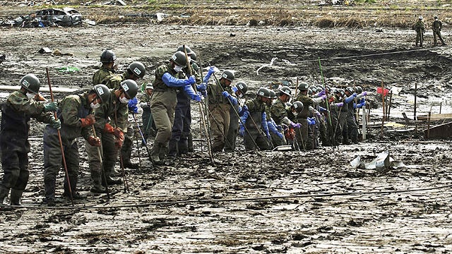 Japan Ground Self-Defense Force members search for missing people in their third major recovery operation since the March 11 earthquake in Shichigahamamachi, Miyagi Prefecture, northeastern Japan, April 25, 2011.  