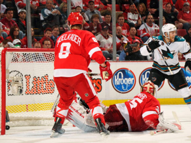 sharks_red_wings_playoffs_113693247.jpg 