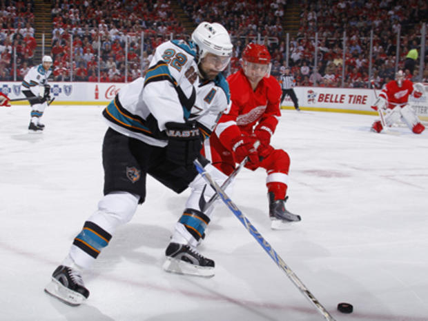 sharks_red_wings_playoffs_114008153.jpg 