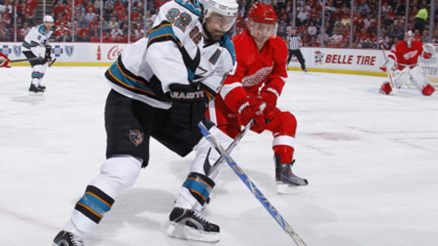 sharks_red_wings_playoffs_114008153.jpg 
