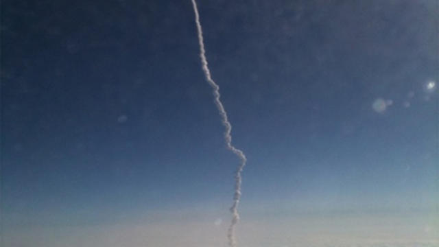 sts134launch_110516_420_1.jpg 