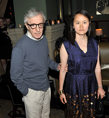 008-WOODY--and-SOON-YO.gif 