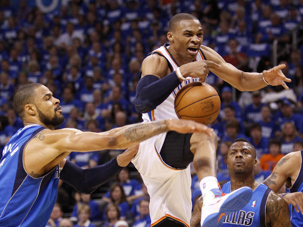 Tyson Chandler strips the ball away from Russell Westbrook 