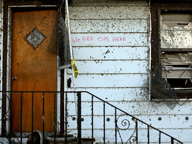 A hand-written note to rescue workers 