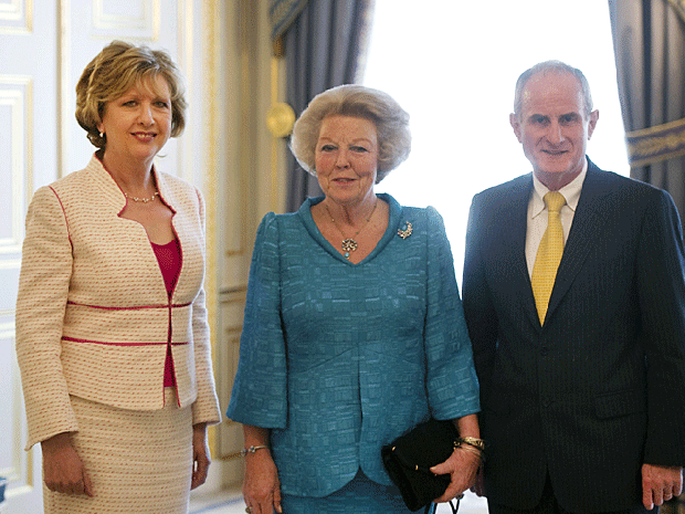 018-dutch-queen-inreland.gif 