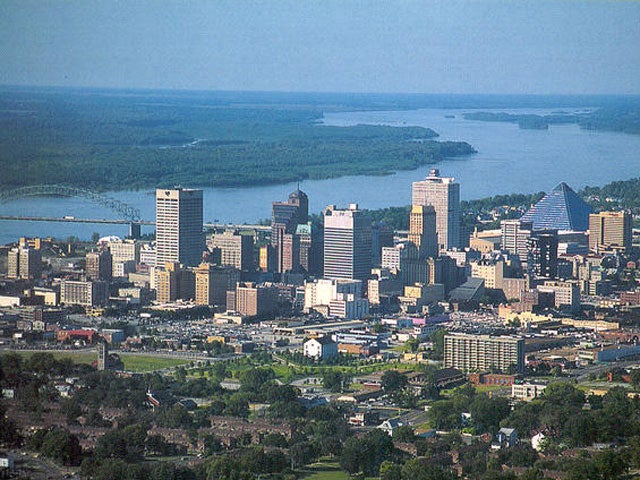 Memphis_skyline_from_the_air.jpg 