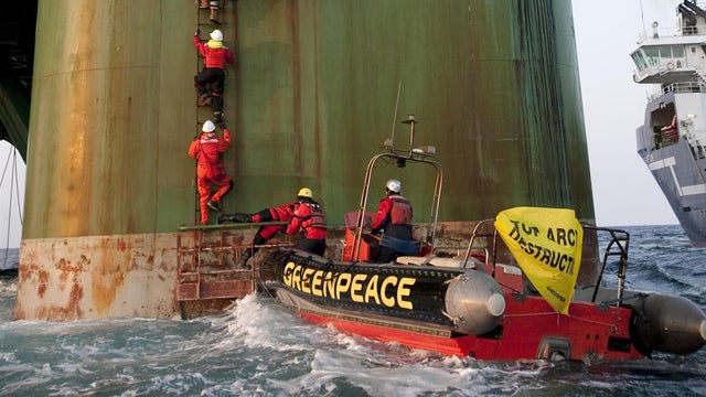 Greenpeace_AP110604111259.jpg 