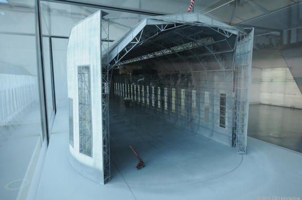 Scale_model_of_Hindenburg_hangar.jpg 