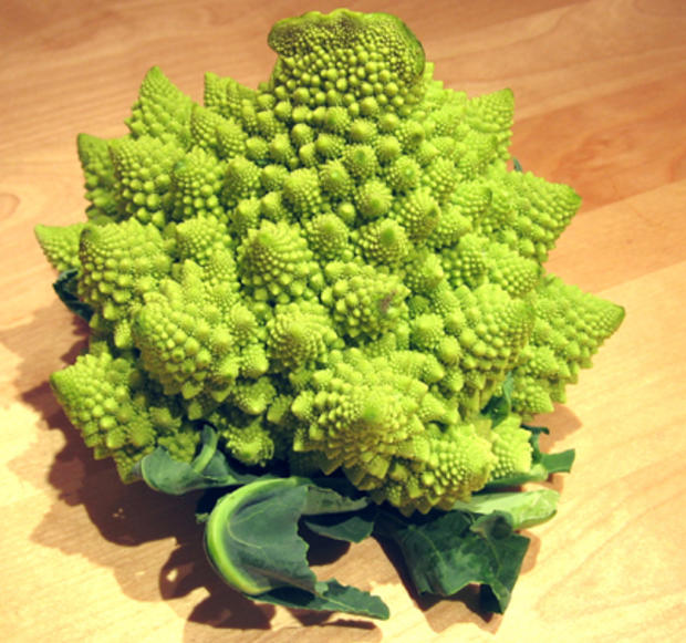 Romanesco_cauliflower_Wikimedia_Sputnik.JPG 