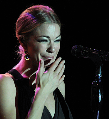 020-leann-rimes.gif 
