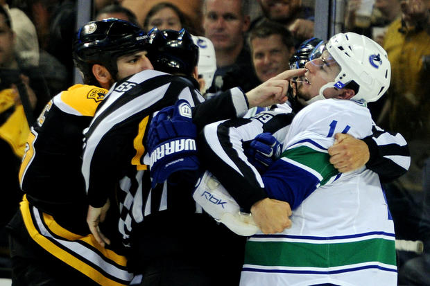 lucic-gives-burrows-the-finger-treament.jpg 