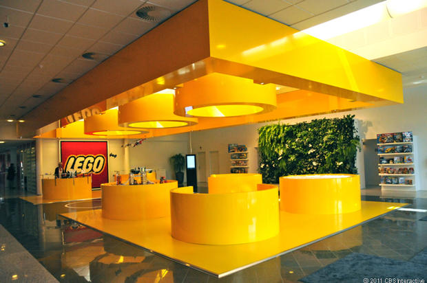 2-C-Lego_HQ_reception.jpg 