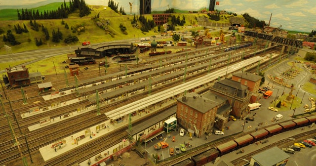 All aboard the world's biggest model train collection - CBS News