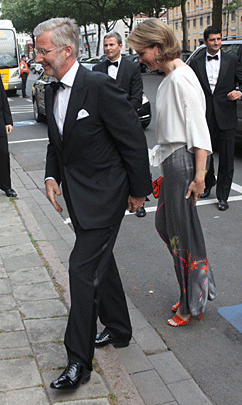 008-belg-mathilde-and-phil.gif 