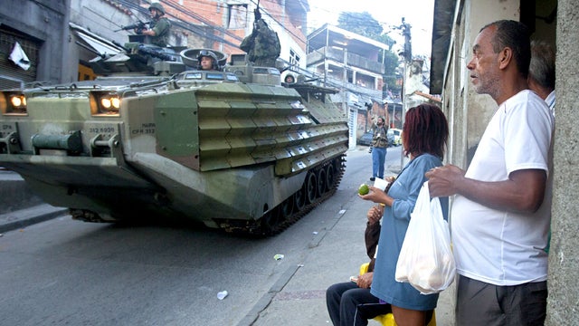 Brazil police raid Rio slum 