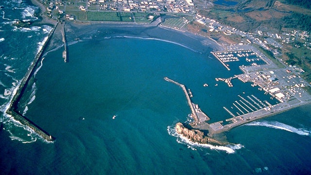 crescent_city_harbor_-_wikpedia.jpg 