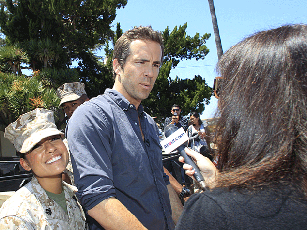 002-marine--ryan-reynholds.gif 
