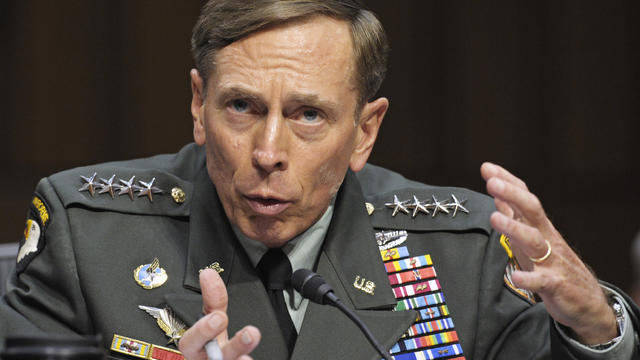 Petraeus_AP110623130751.jpg 