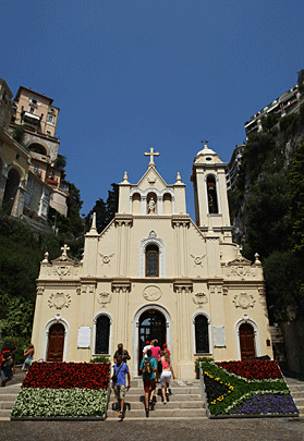 000000-churchc-outside.gif 