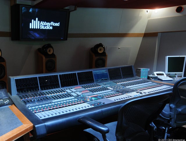 Penthouse_Neve_digital_desk.jpg 