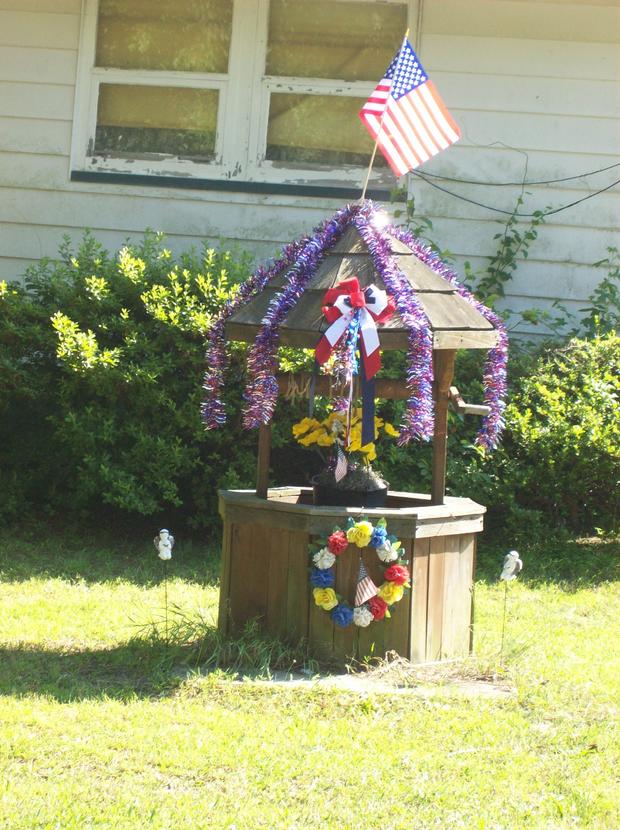 ruth-williams-military-wishing-well-in-front-yard-pennsville.jpg 