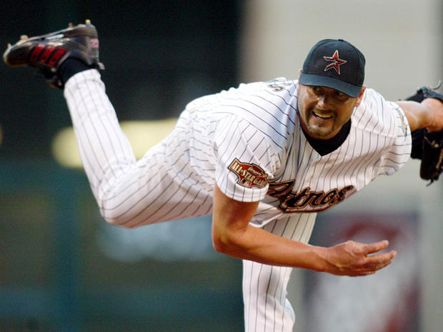 Roger Clemens of the Houston Astros throws 