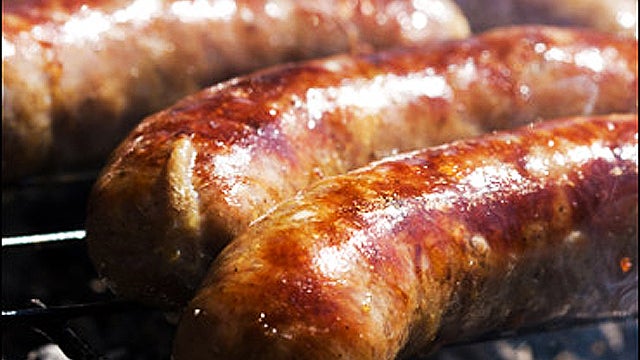 Grilling sauasages 