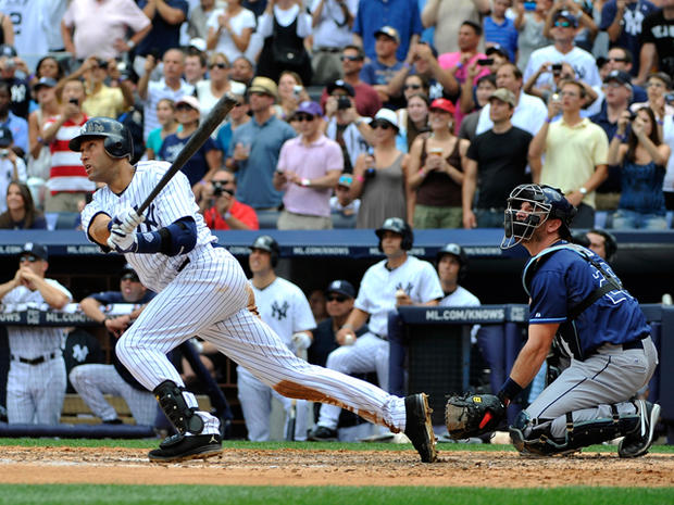 Derek Jeter hits a solo home run for his 3,000th career hit 