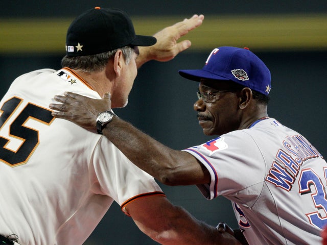 Bruce Bochy hugs Ron Washington 
