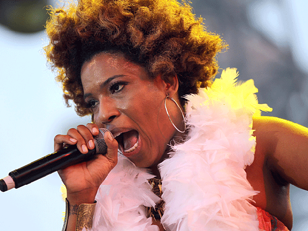 003-macy-gray.gif 