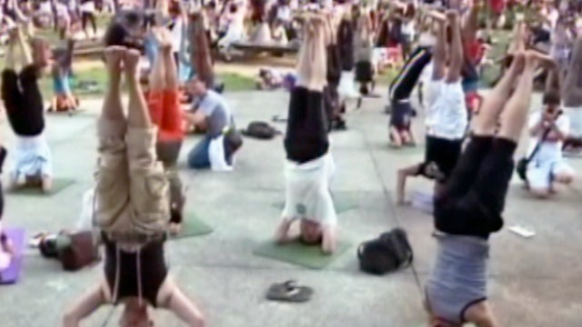 noco_handstands_725.jpg 