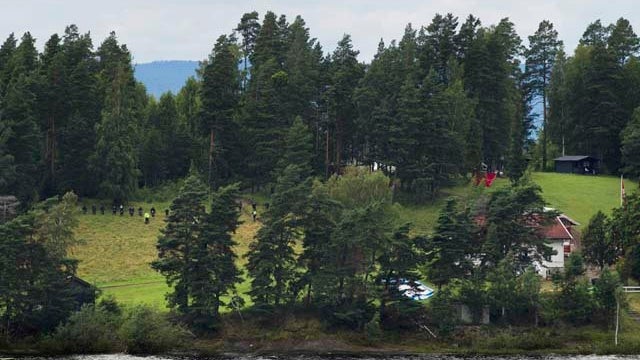 110725-Norway_Massacre_Texts-AP110725039116.jpg 