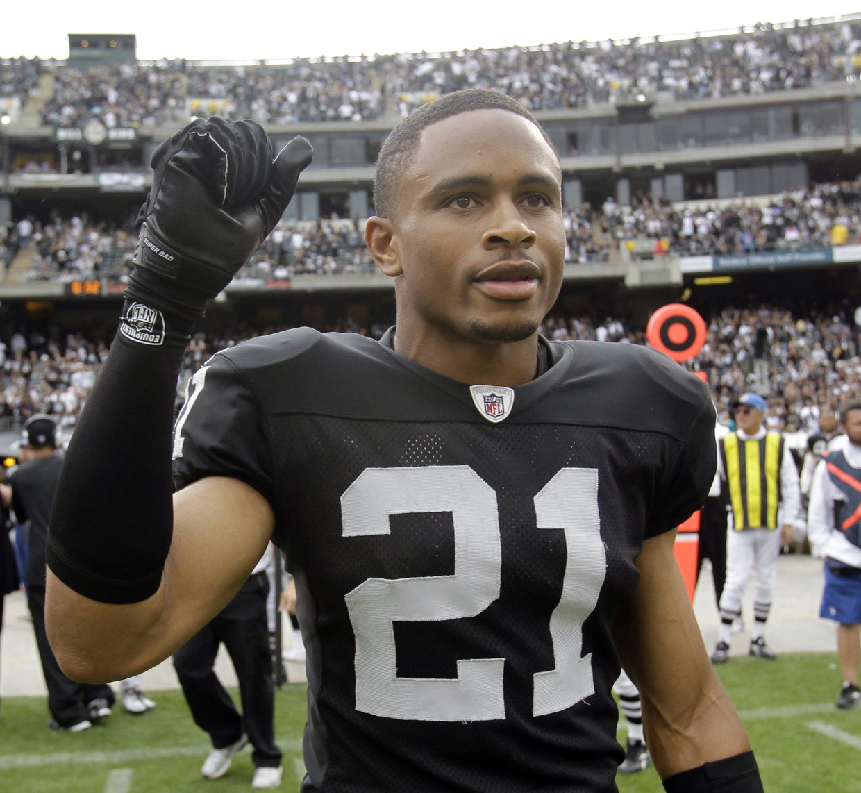 Nnamdi Asomugha lands with Eagles - CBS News