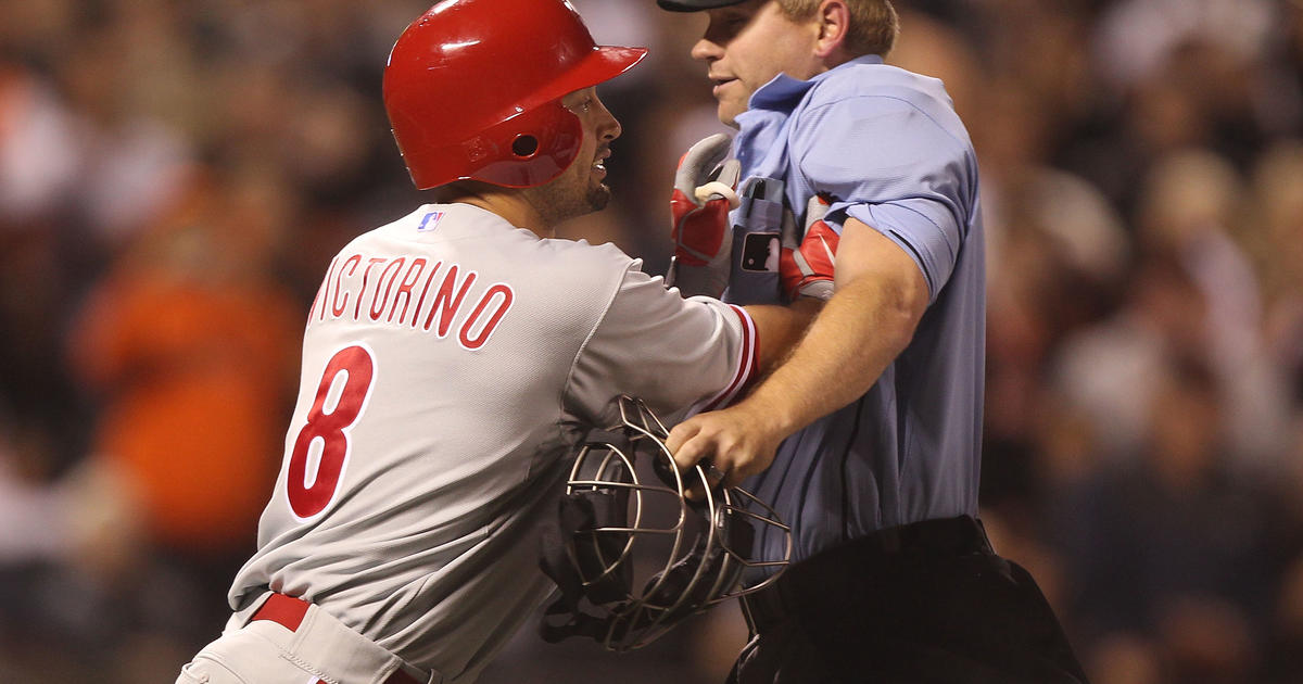 Philadelphia Phillies manager Charlie Manuel benches Shane Victorino 