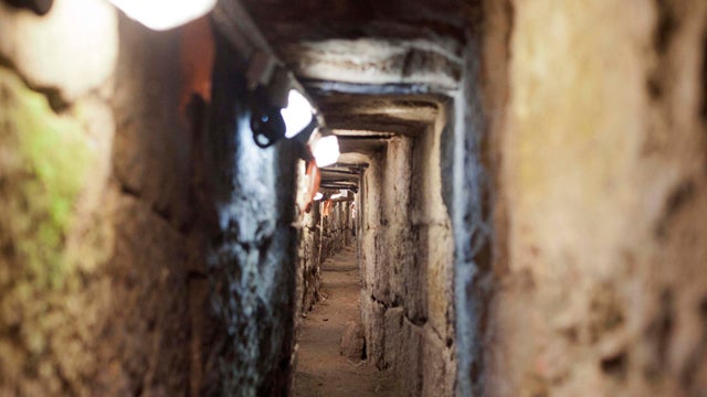 110802-Jerusalem_ancient_tunnel-AP11080812855.jpg 